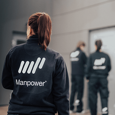 Personal i Manpower-tröjor (onsite / volymlösning)